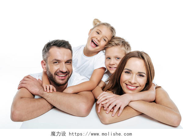 白色背景上欢笑的一家人幸福一家人幸福家庭幸福的人